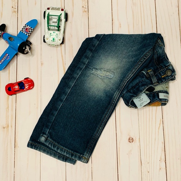 Distressed Levi’s Knit Jeans - Picture 4 of 8